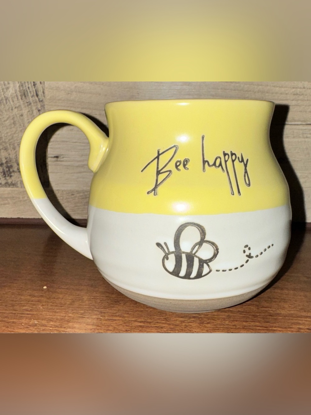 Super Cute 🥰 'Bee Happy' Busy Bee Yellow Stoneware Pottery Mug by Global Design